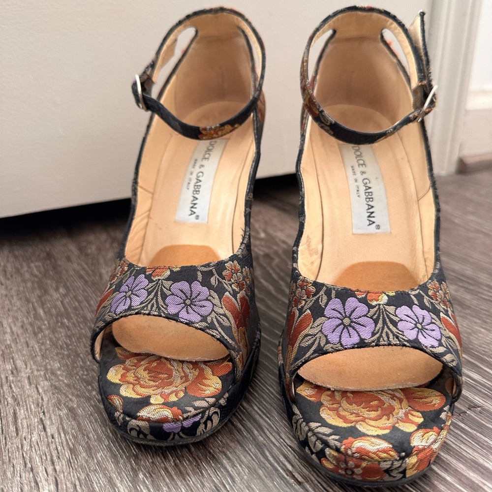 Vintage 1991 Dolce & Gabbana size 38 (7.5)